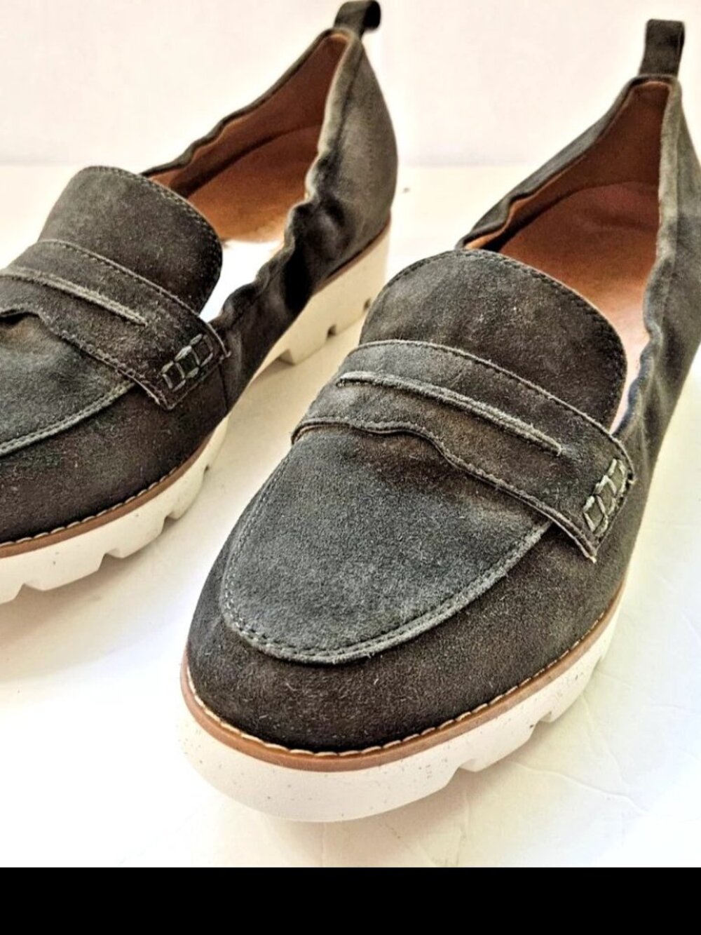 Vionic Cynthia II Dark Green Suede Penny Loafers Size 10 Womens EUC